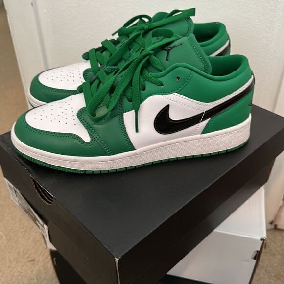 Nike green and white womens 7 youth 5.5 - Picture 7 of 8